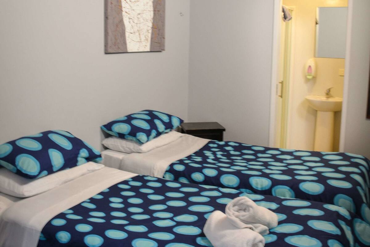 Eenvoudige suite, 1 slaapkamer (Twin en-suite) | Gratis wifi