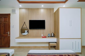 Family Room | Living area | TV - My Ngoc Hotel Catba (Hai Phong)