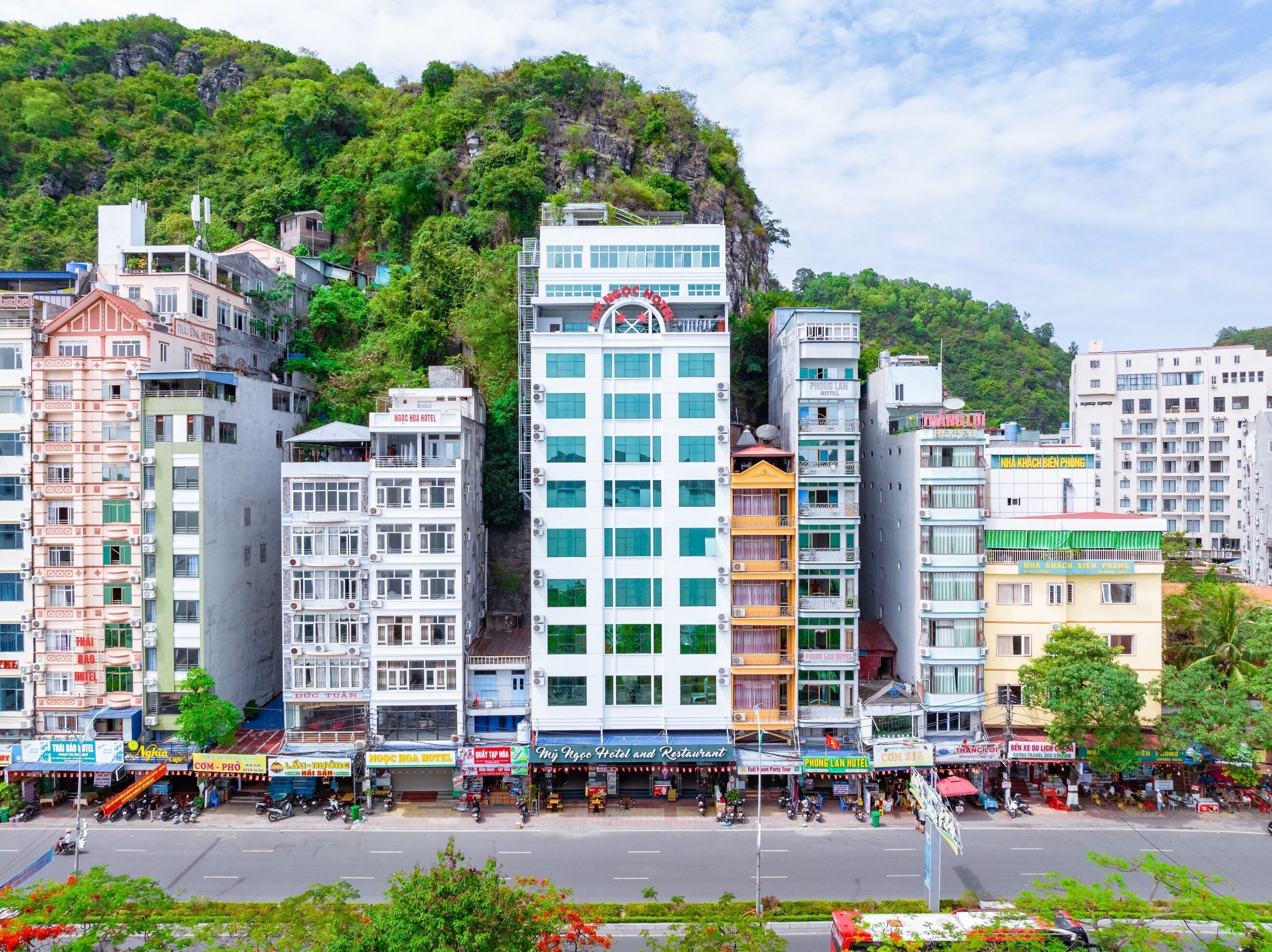 Family Room | Front of property