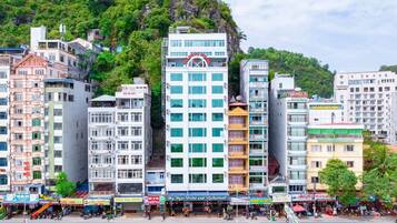 Family Room | Front of property