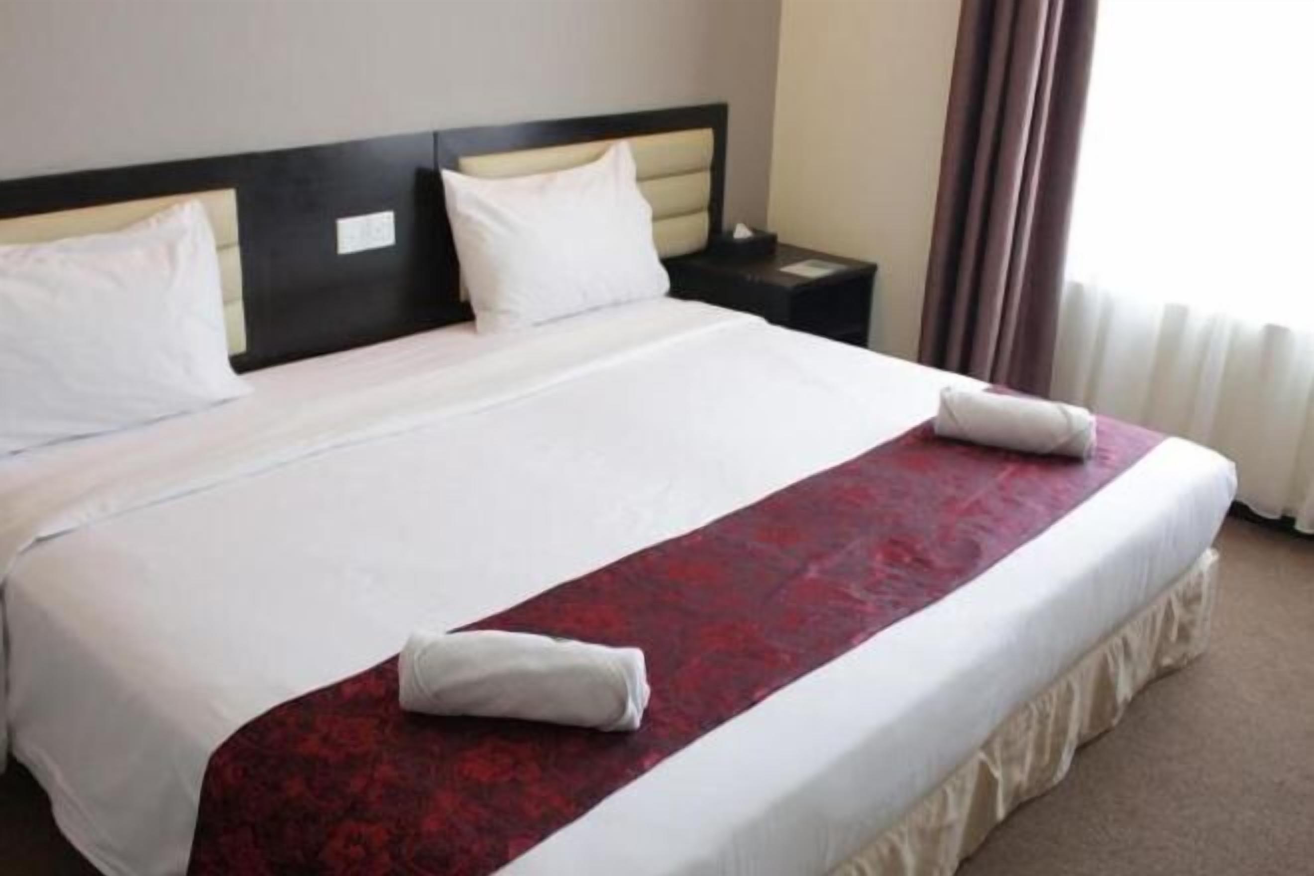 Desk, blackout curtains, soundproofing, free WiFi