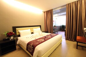 Desk, blackout curtains, soundproofing, free WiFi - Paradise Spa Hotel (Port Dickson)