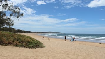 Una spiaggia nelle vicinanze