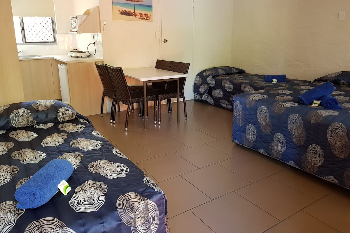 Family Room, Non Smoking, Kitchenette (Family Room for 4) | Private kitchenette