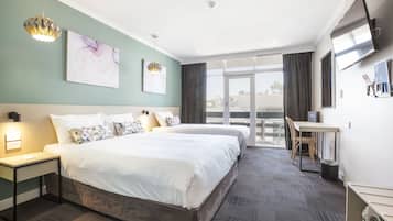 Habitación triple | 3 dormitorios, tabla de planchar con plancha, wifi gratis y ropa de cama