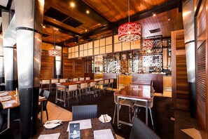 3 restaurants, lunch, dinner served; international cuisine - Nightcap at Watermark Glenelg (Glenelg North)