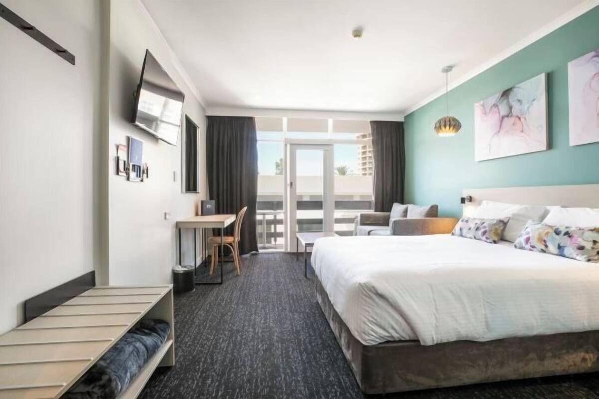 Iron/ironing board, WiFi (free), bed sheets