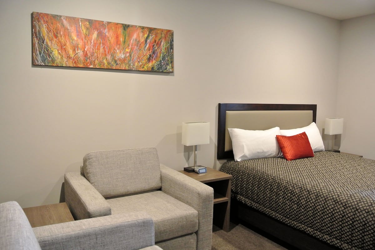 Comfort Studio, 1 Queen Bed, Non Smoking, Kitchenette | 1 bedroom, premium bedding, pillowtop beds, blackout drapes