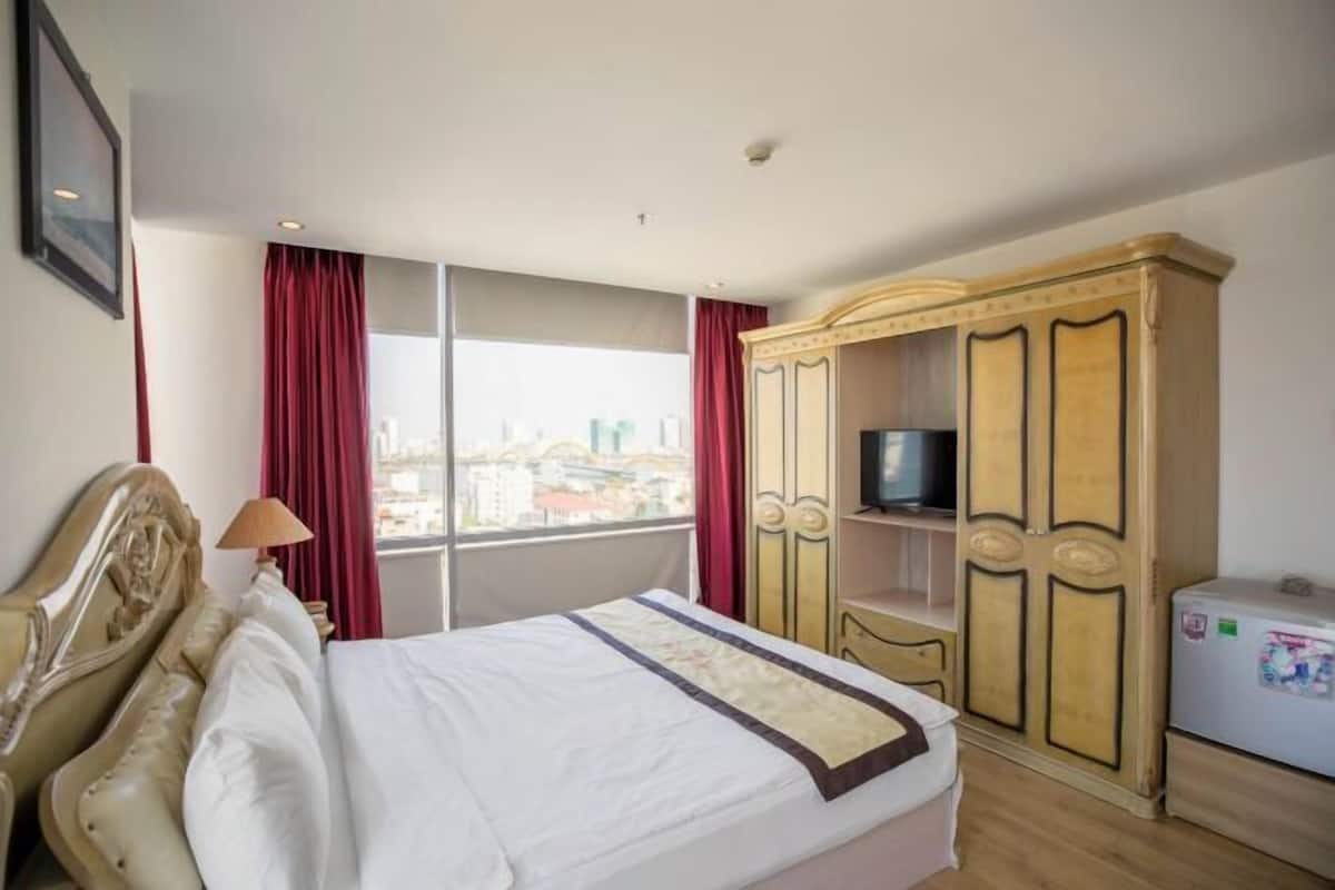 Minibar, in-room safe, free WiFi, bed sheets