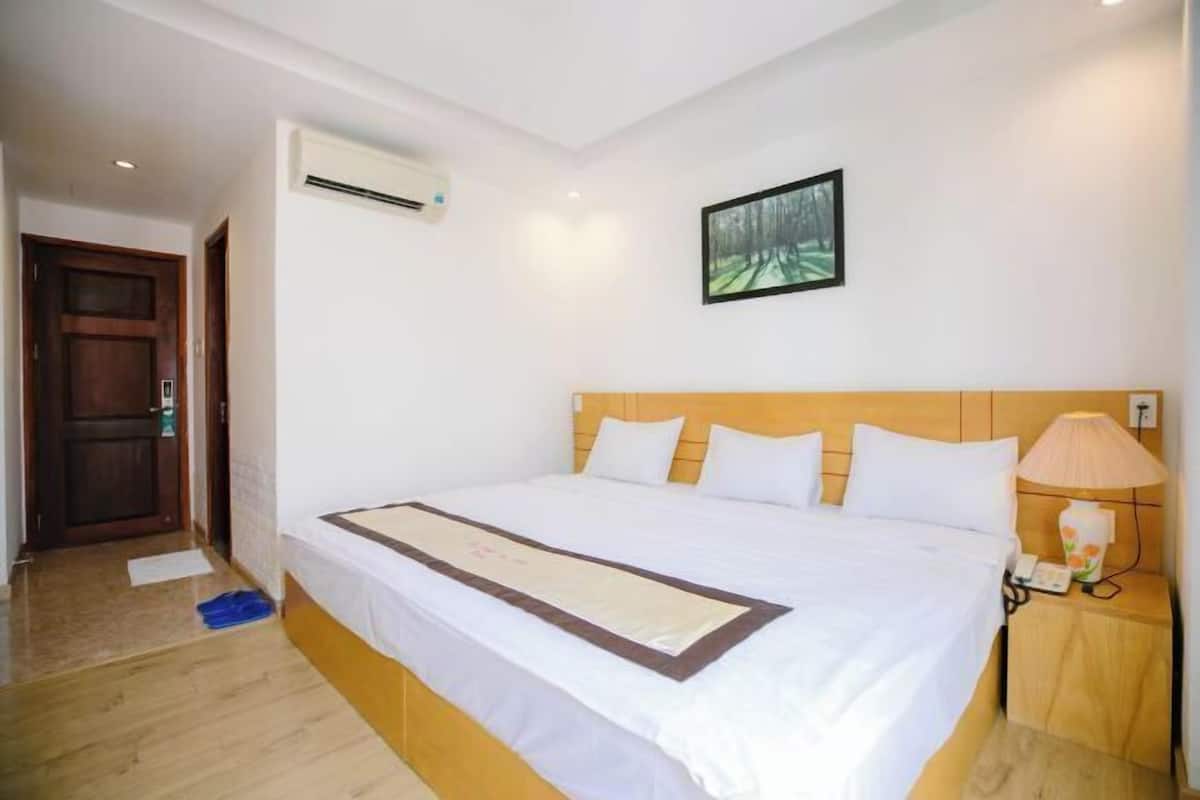 Minibar, in-room safe, free WiFi, bed sheets