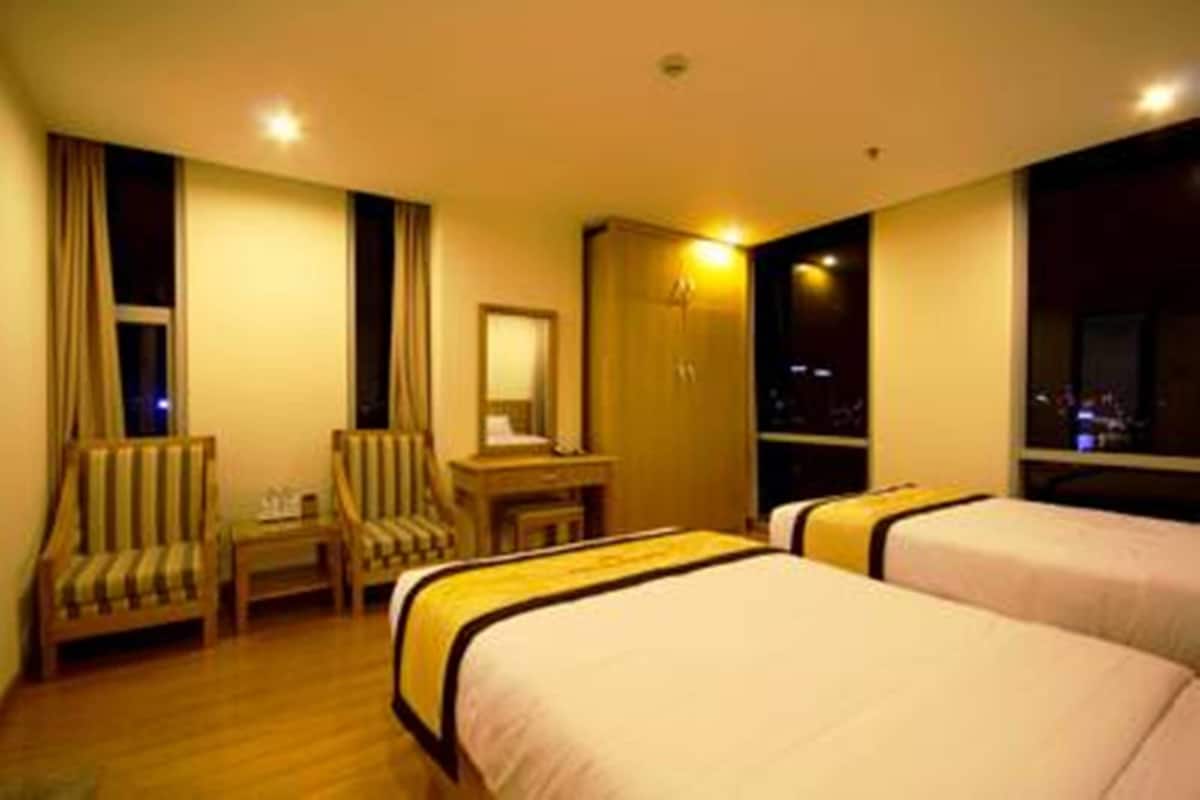 Deluxe Room | Minibar, in-room safe, free WiFi, bed sheets