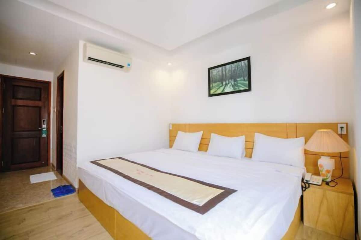 Minibar, caja de seguridad en la habitación, wifi gratis y ropa de cama