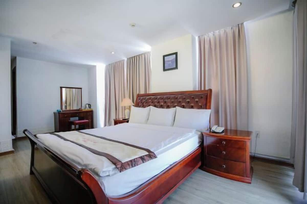 Minibar, in-room safe, free WiFi, bed sheets