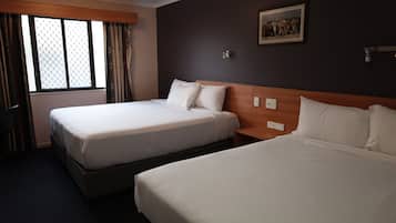 Family Room (Family Room) | Desk, iron/ironing board, free WiFi