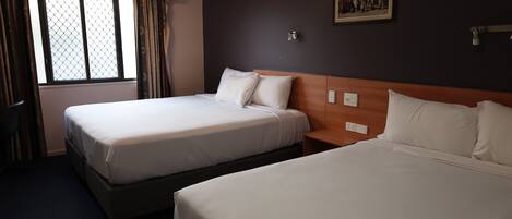 Family Room (Family Room) | Desk, iron/ironing board, free WiFi