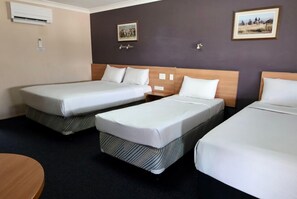 Desk, iron/ironing board, free WiFi, bed sheets - Sun Palms Motel (Allenstown)