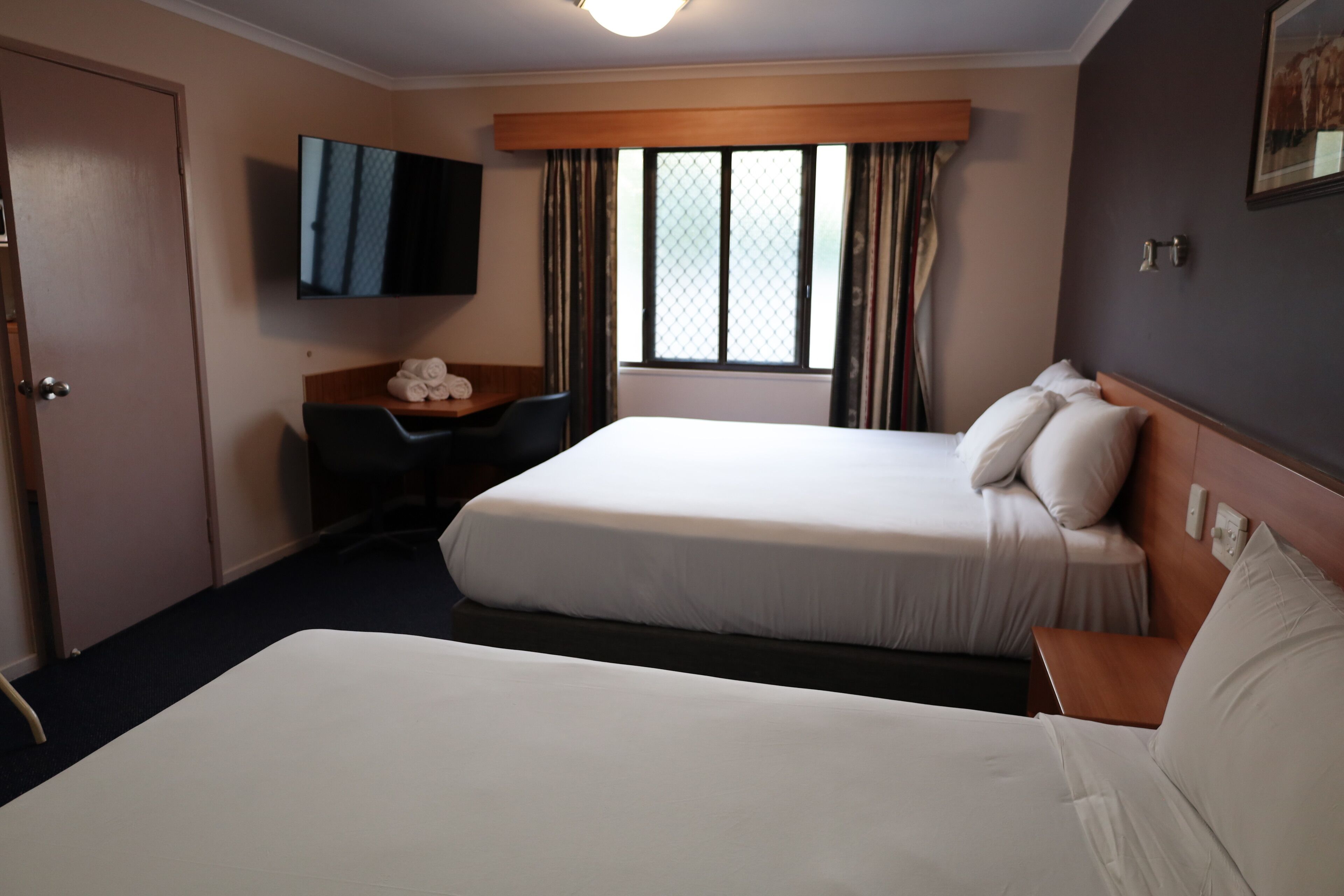 Family Room (Family  Room) | Desk, iron/ironing board, free WiFi