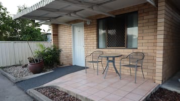 Family Room (Family Room) | Desk, iron/ironing board, free WiFi