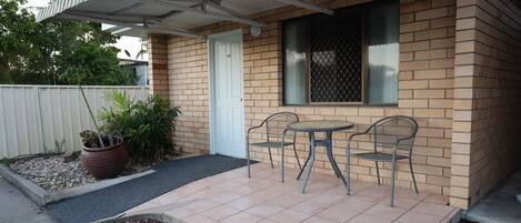 Family Room (Family Room) | Desk, iron/ironing board, free WiFi