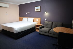 Double Room | Desk, iron/ironing board, free WiFi