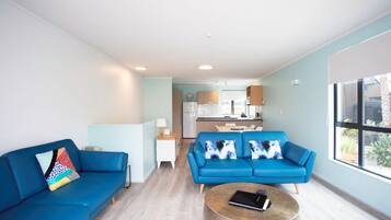 Superior Apartment, 2 Bedrooms, 2 Bathrooms | Living area