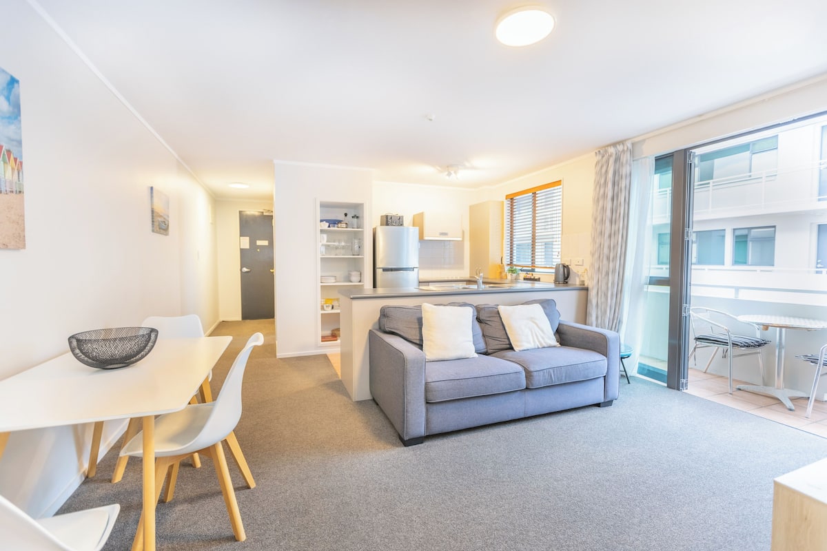 Small Two-bedroom Apartment | Living area | Flat-screen TV