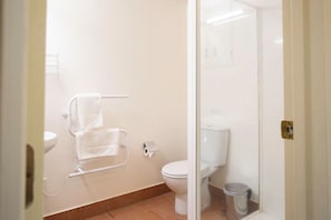 Standard Apartment, 1 Bedroom | Bathroom | Hair dryer, towels, soap, shampoo - Capri On Pilot Bay (Tauranga)