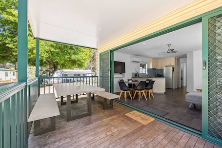 Vila premium, 3 quartos | TerraƧo/pƔtio. Eureka Stockade Holiday Park