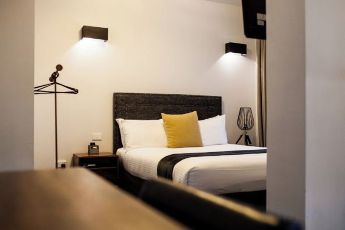 Iron/ironing board (on request), cribs (surcharge), WiFi (free)