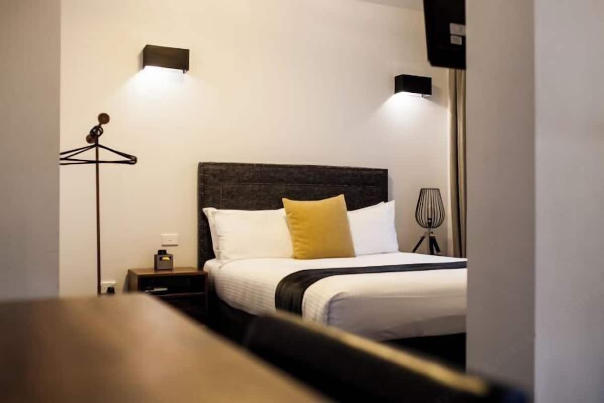 Iron/ironing board (on request), cribs (surcharge), WiFi (free)