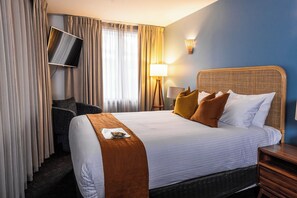 Tabla de planchar con plancha, cunas, wifi gratis y ropa de cama 