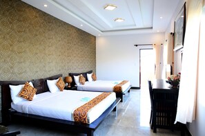 Chambre Quadruple | Minibar, coffres-forts dans les chambres, bureau, Wi-Fi gratuit