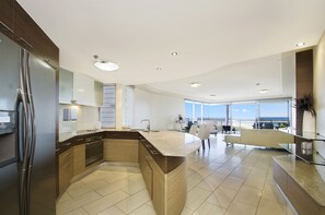 大冰箱、微波炉、炉灶、洗碗机