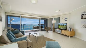 Télévision à écran plat, lecteur de DVD