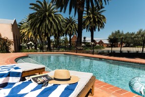 Outdoor pool - Tuileries (Rutherglen)
