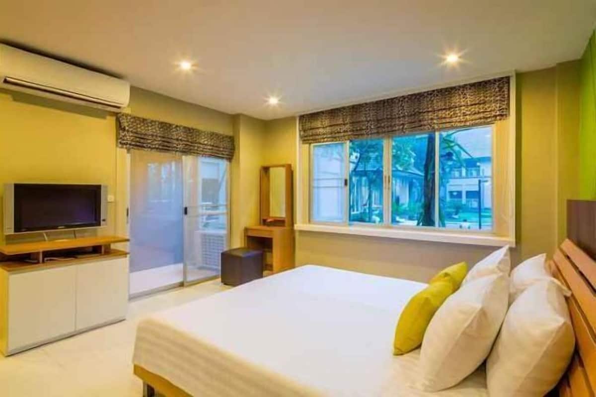 In-room safe, iron/ironing board, free WiFi, bed sheets