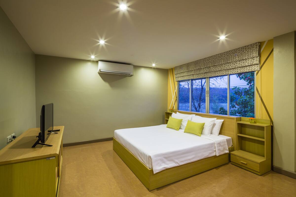 Mansion Suite King bed | 客房内保险箱、熨斗/熨板、免费 WiFi、床单