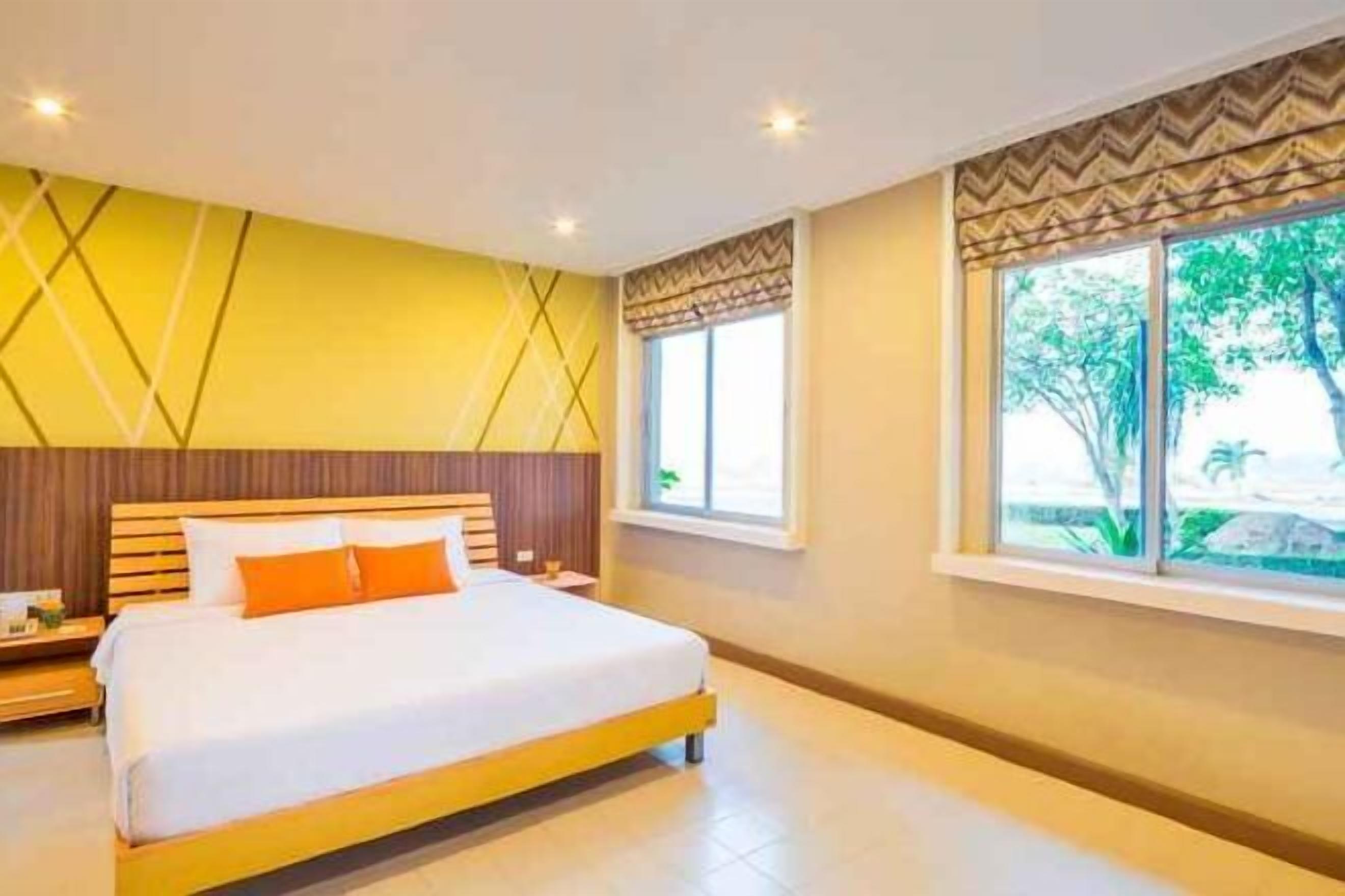 Coffres-forts dans les chambres, fer et planche à repasser