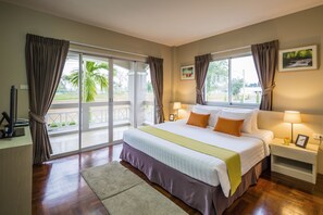 In-room safe, iron/ironing board, free WiFi, bed sheets - Pattana Sports Resort (Si Racha)