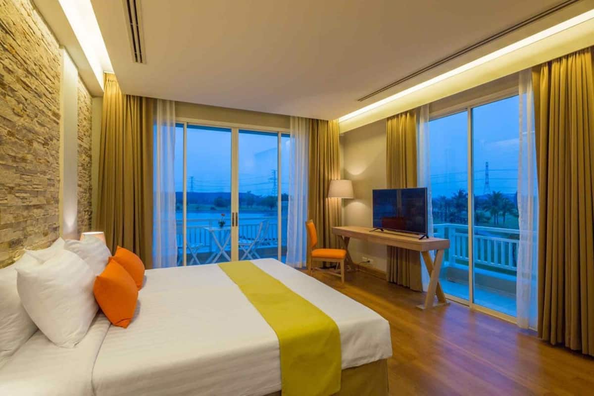 Hotel Grand Deluxe Suite King Bed | Een kluis op de kamer, een strijkplank/strijkijzer, gratis wifi