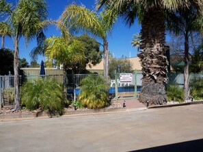 Property grounds - Orana Motor Inn (Irymple)