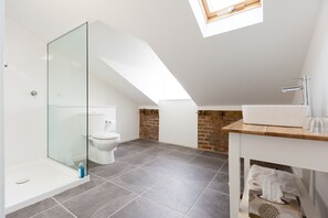 Standard Two-Bedroom | Bathroom - Ratho Farm (Bothwell)