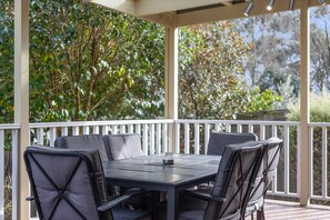 Deluxe Cottage, 3 Bedrooms | Terrace/patio - Yarra Gables (Healesville)