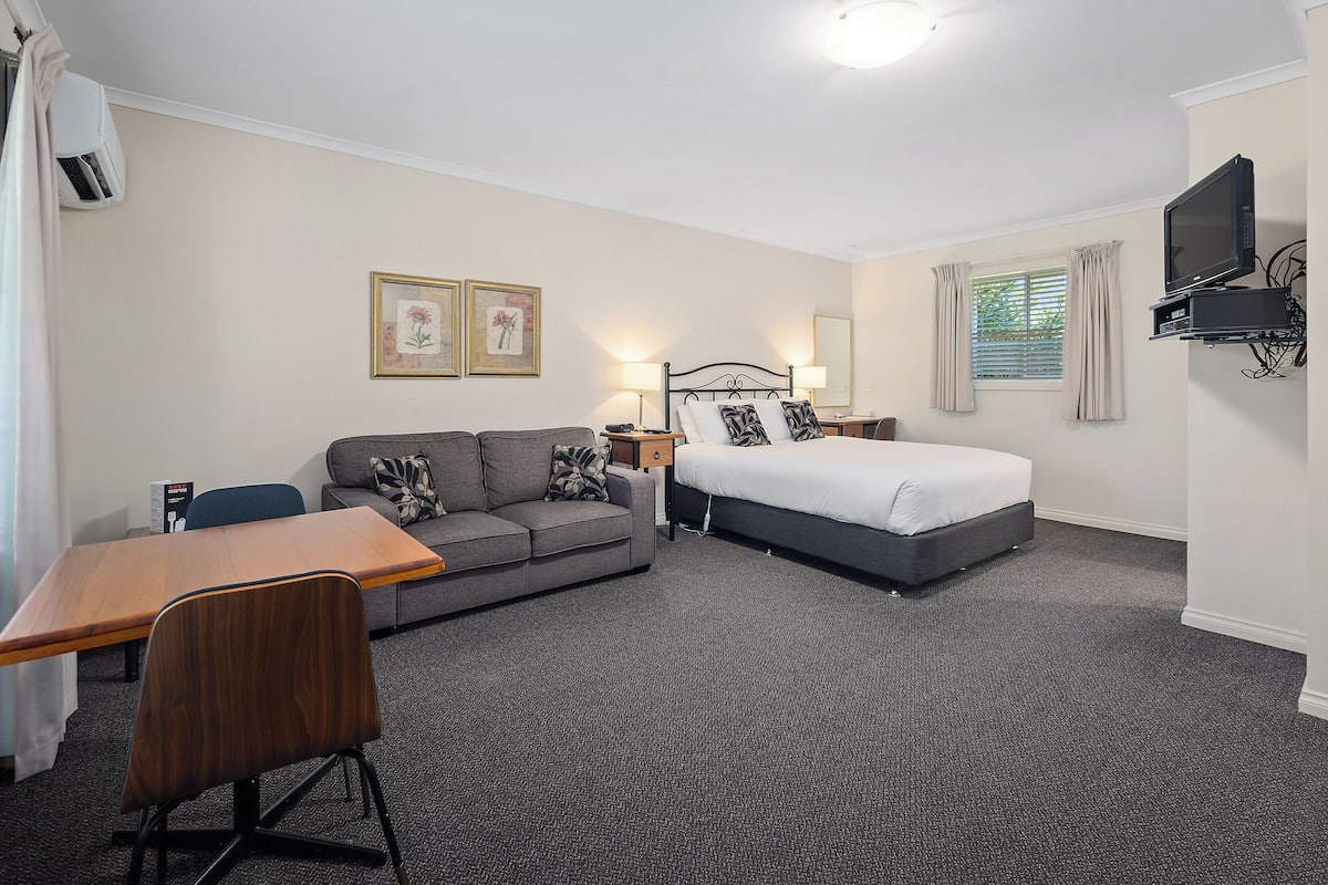 Queen Spa | Individually decorated, individually furnished, soundproofing