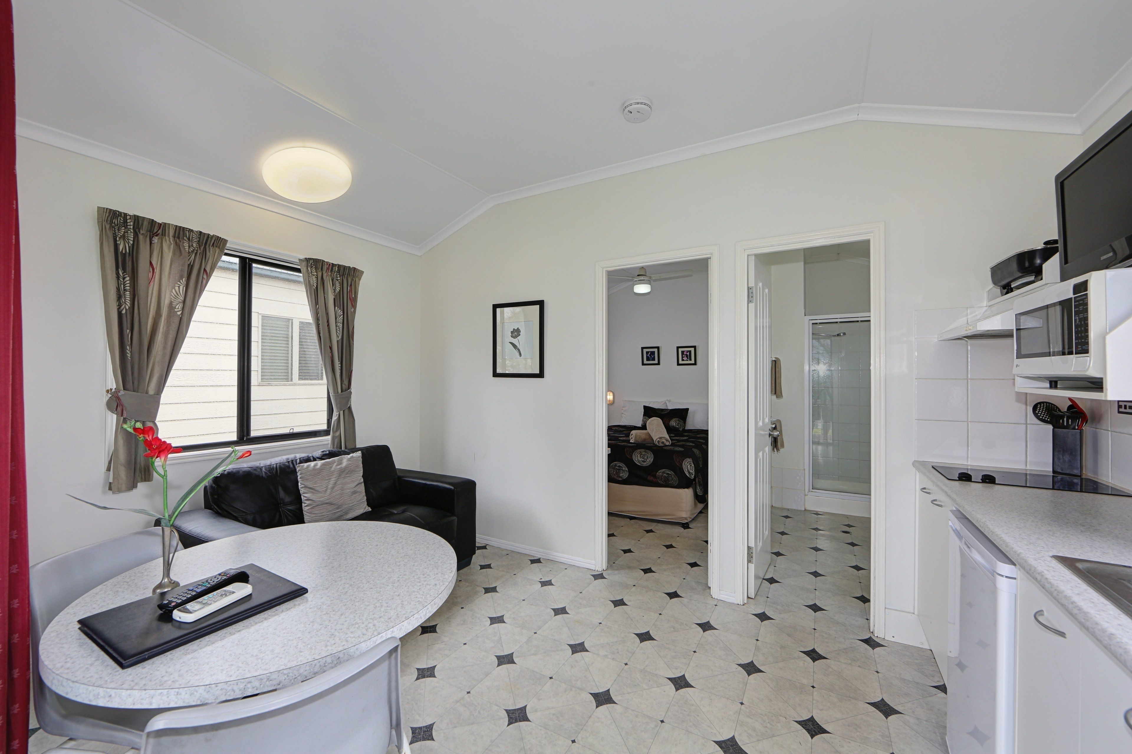 ห้องสแตนดาร์ดสวีท, 1 ห้องนอน, ปลอดบุหรี่, ห้องครัวขนาดเล็ก (Cabin) | ห้องเก็บเสียง, เตารีด/โต๊ะรีดผ้า, Wi-Fi ฟรี, ผ้าปูที่นอน