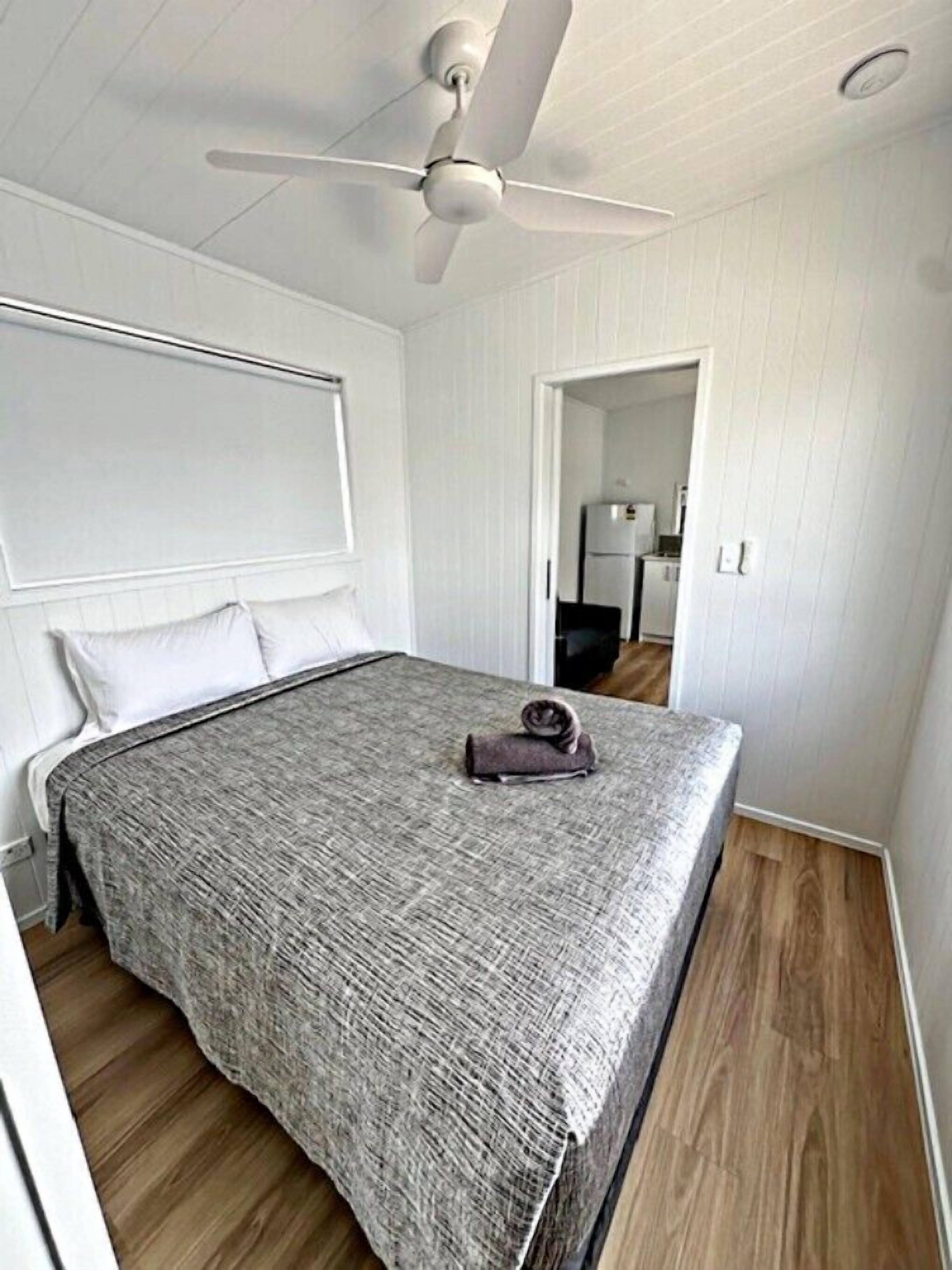 Cabane Standard, 1 grand lit | Chambres insonorisées, fer et planche à repasser, Wi-Fi gratuit