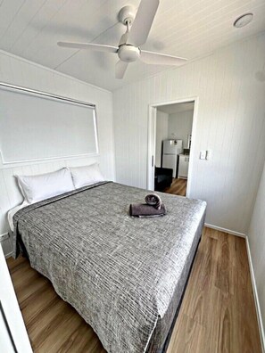 Standard-mökki, 1 keskisuuri parisänky | Äänieristys, silitysrauta/-lauta, ilmainen Wi-Fi, vuodevaatteet