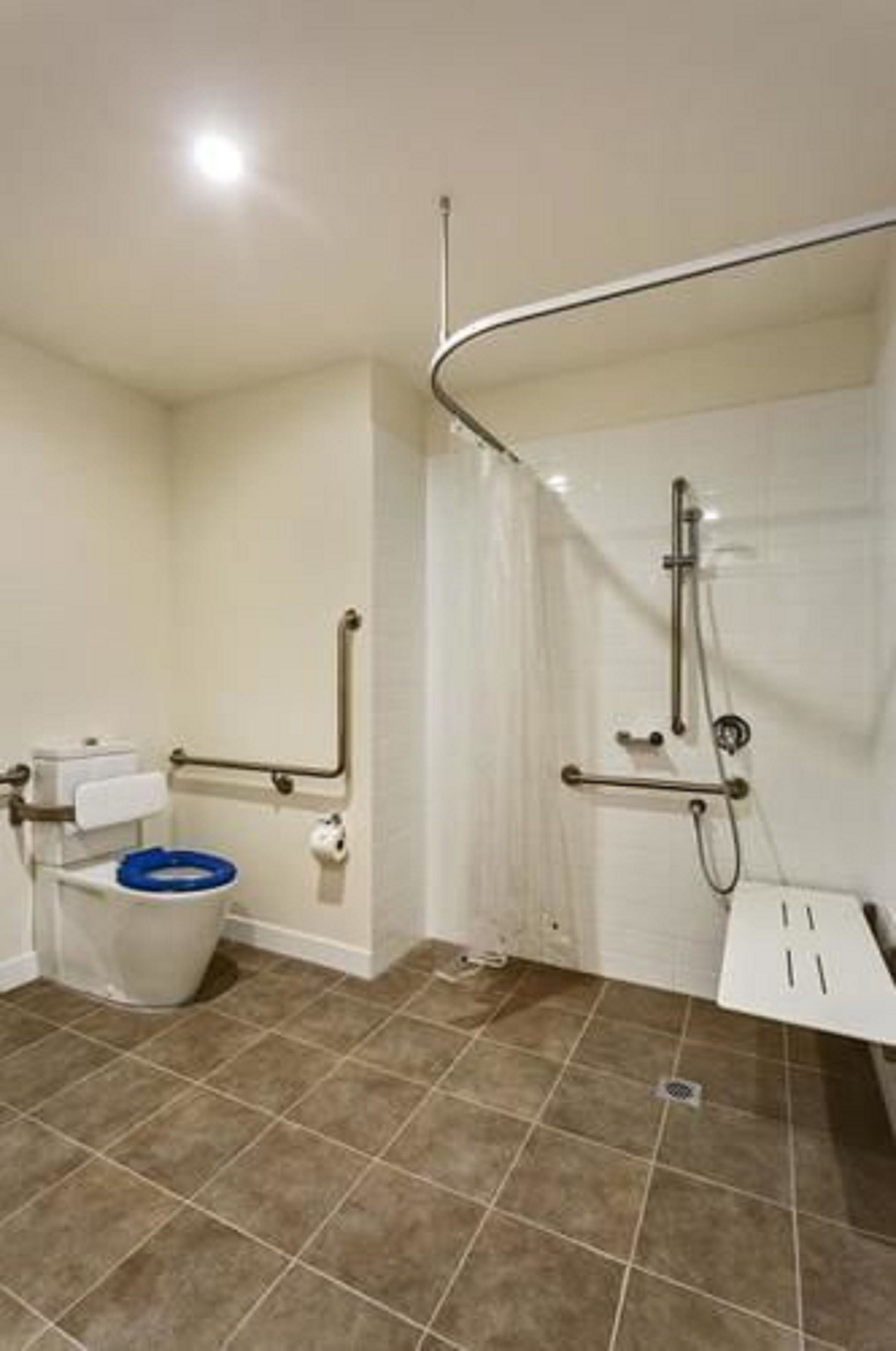 free toiletries, towels