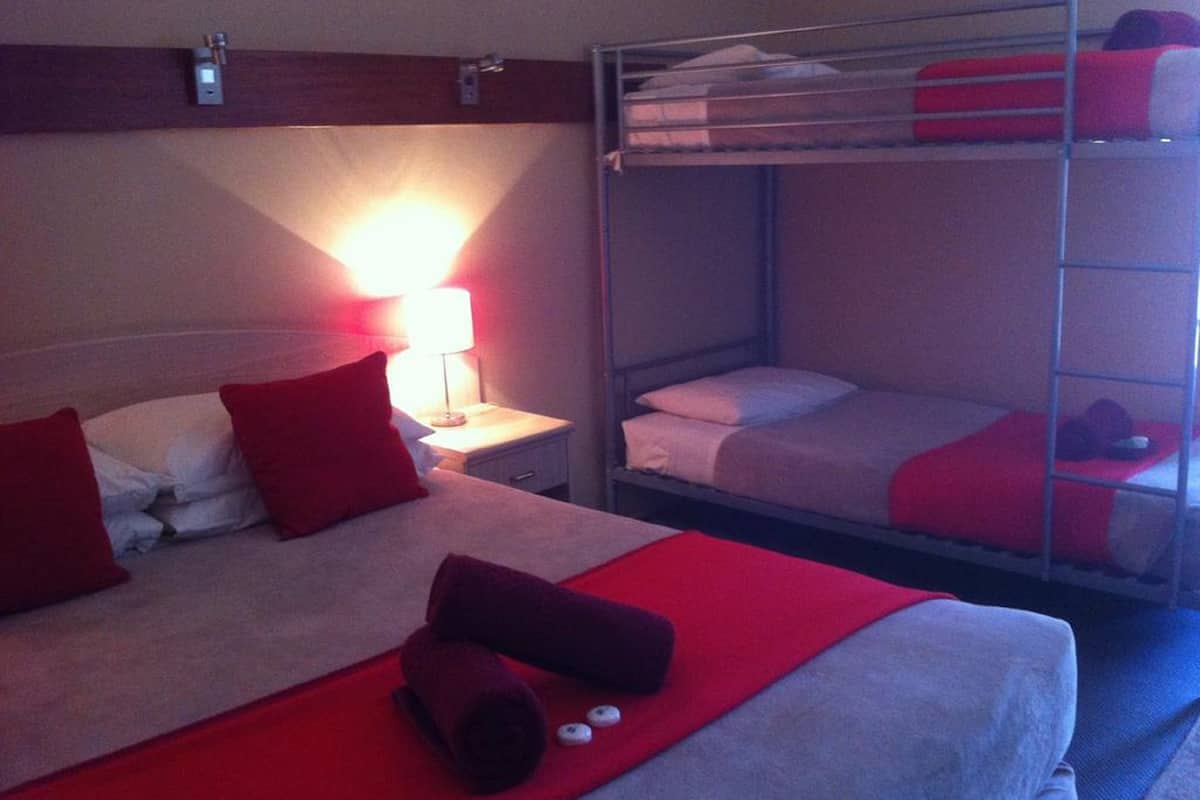 Iron/ironing board, free WiFi, bed sheets