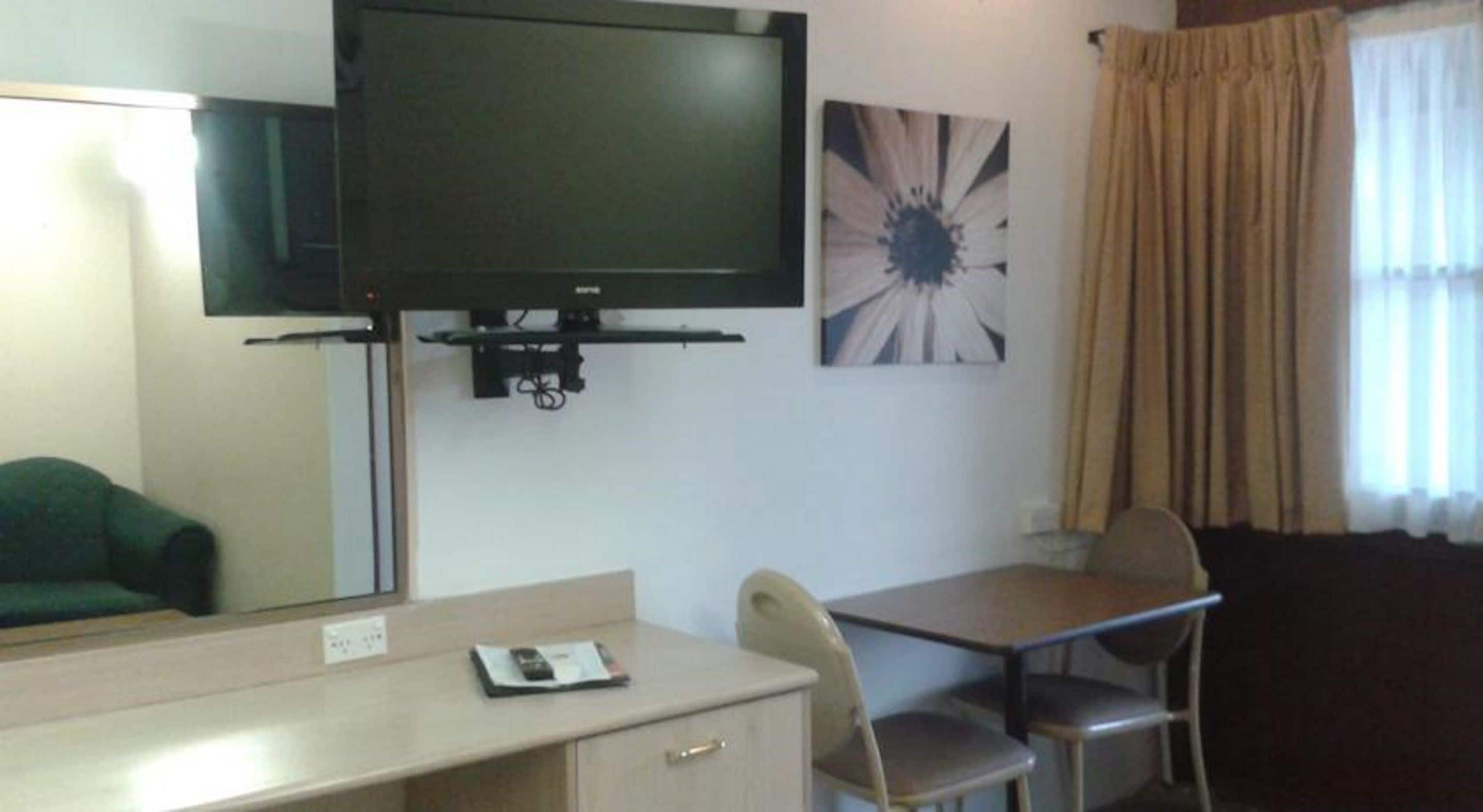 Queen Standard Double | Iron/ironing board, free WiFi, bed sheets